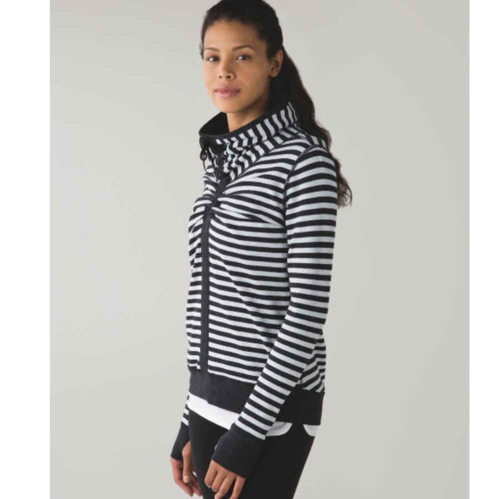 Lululemon In A Cinch Long Sleeve Heathered Reversible mock neck sweatshirt
